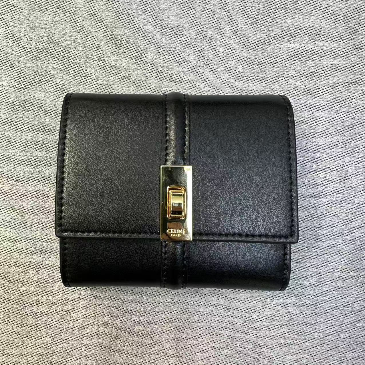 CELINE セリーヌ 三つ折り財布 スモール トリフォールドウォレット レザー ミニ財布 小銭入れあり