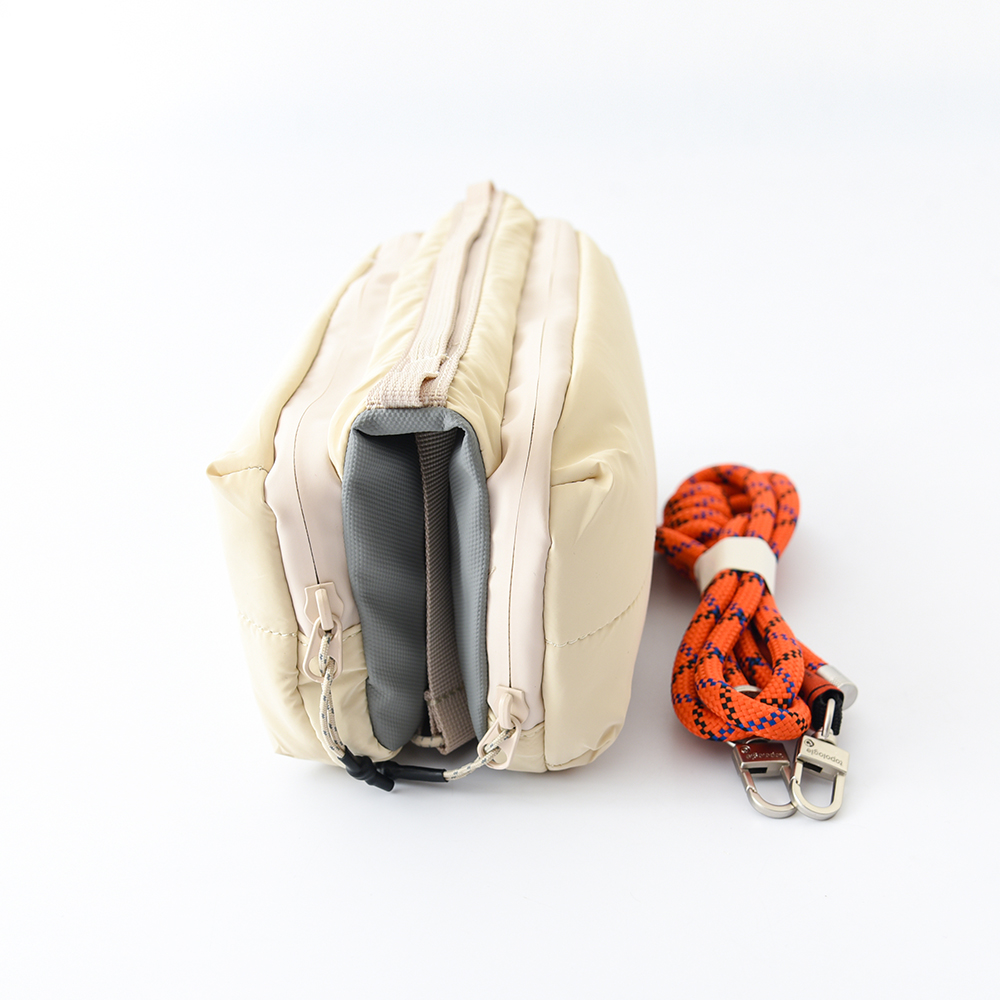 Topologie Bottle Sacoche トポロジー ボトルサコッシュ ストラップ付き ショルダーバッグ ブラック グリーン シルバー パープル レッド オフホワイト