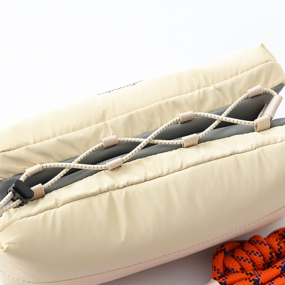 Topologie Bottle Sacoche トポロジー ボトルサコッシュ ストラップ付き ショルダーバッグ ブラック グリーン シルバー パープル レッド オフホワイト