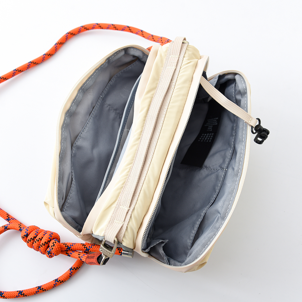 Topologie Bottle Sacoche トポロジー ボトルサコッシュ ストラップ付き ショルダーバッグ ブラック グリーン シルバー パープル レッド オフホワイト