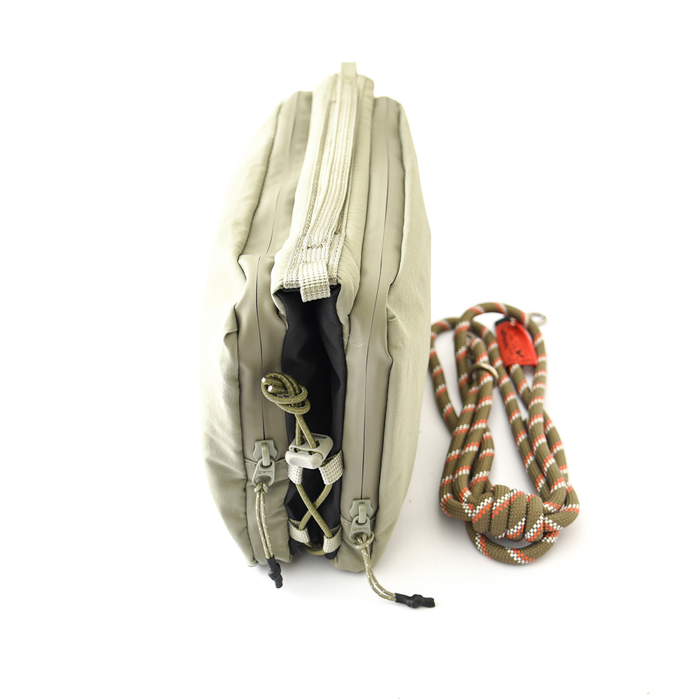 トポロジー Topologie Bottle Sacoche ボトルサコッシュ トポロジー ショルダーバッグ 大容量 ストラップ付き ブラック シルバー グリーン