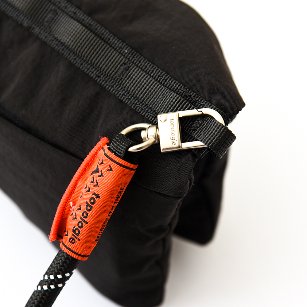 トポロジー topologie Bottle Sacoche ボトルサコッシュ ショルダーバッグ 大容量 ストラップ付き ブラック