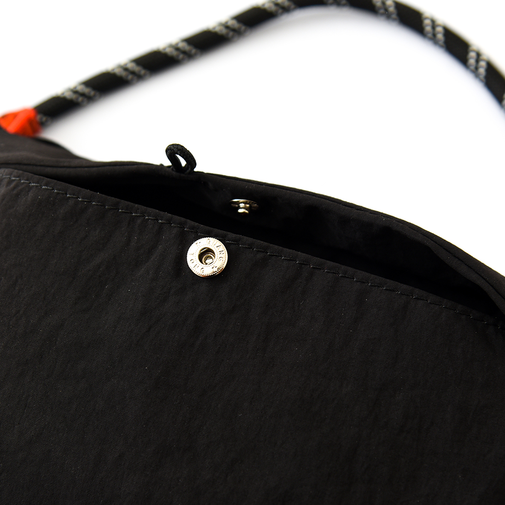 トポロジー topologie Bottle Sacoche ボトルサコッシュ ショルダーバッグ 大容量 ストラップ付き ブラック