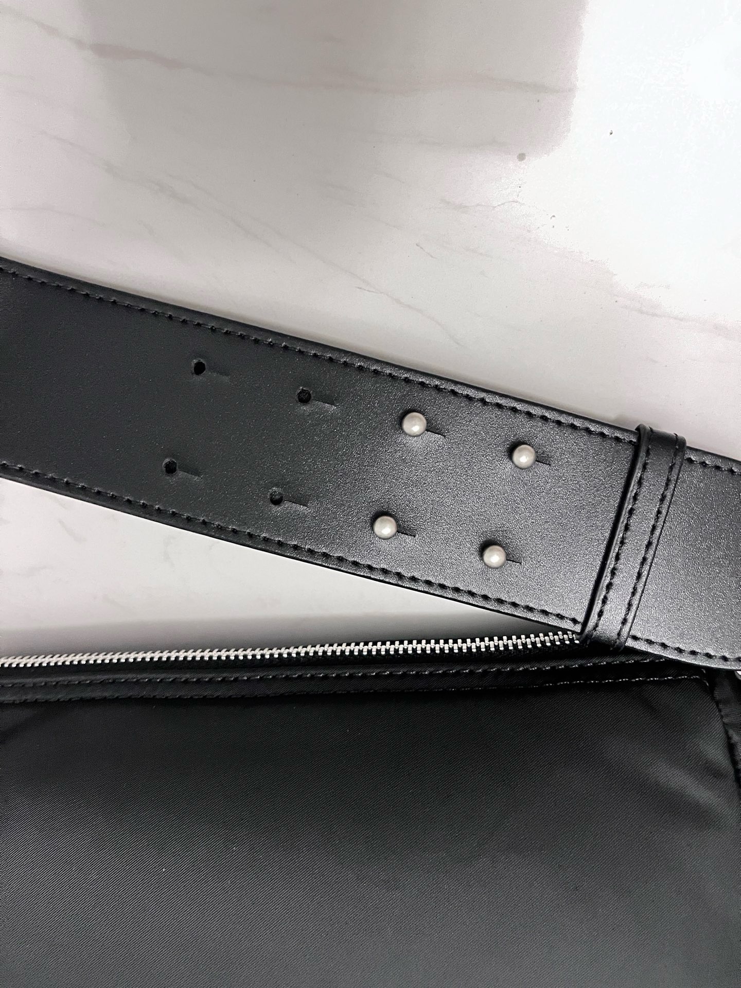 AMI Paris アミパリス ロゴ ショルダーバッグ  バッグ カバン