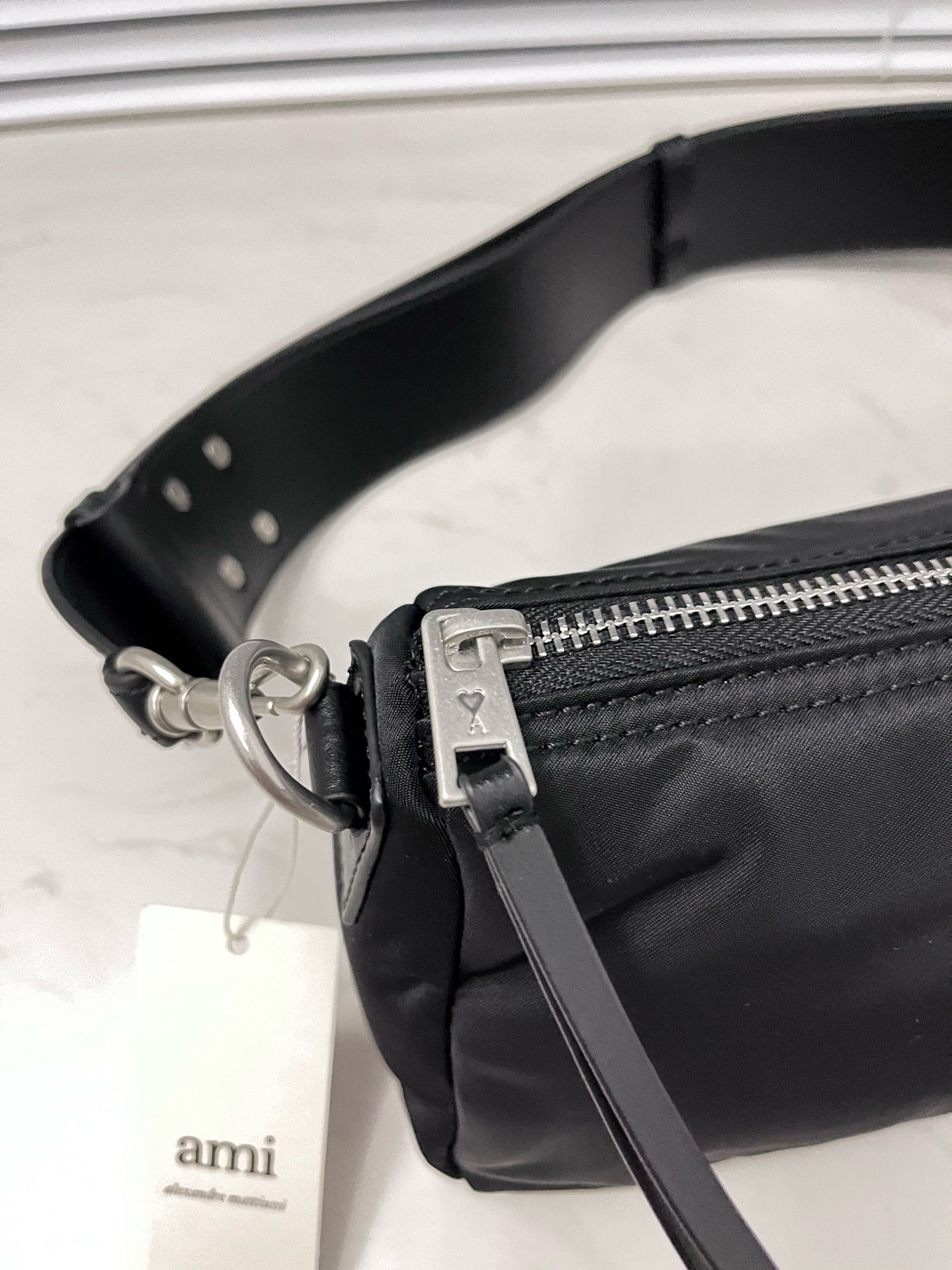 AMI Paris アミパリス ロゴ ショルダーバッグ  バッグ カバン