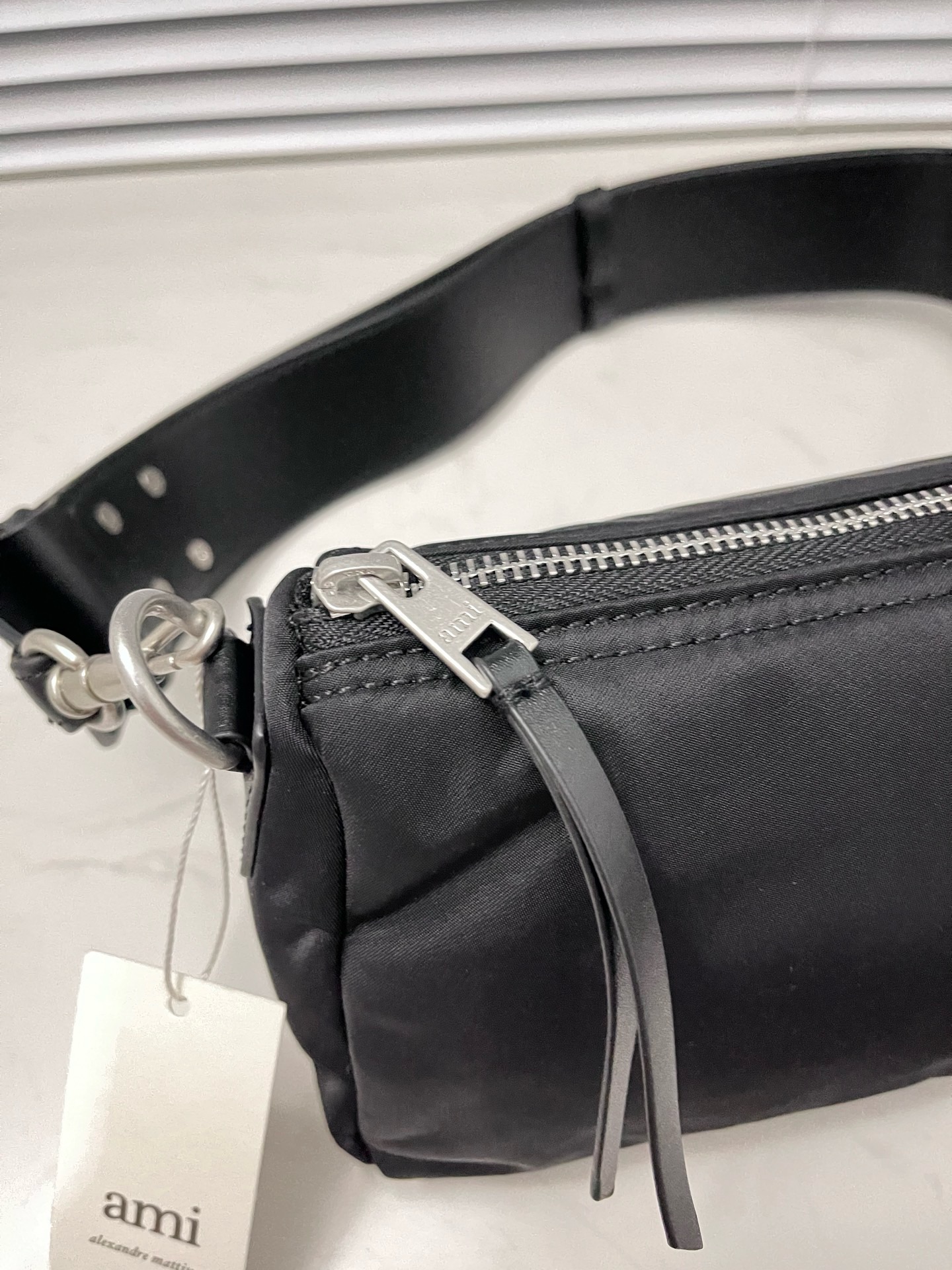 AMI Paris アミパリス ロゴ ショルダーバッグ  バッグ カバン