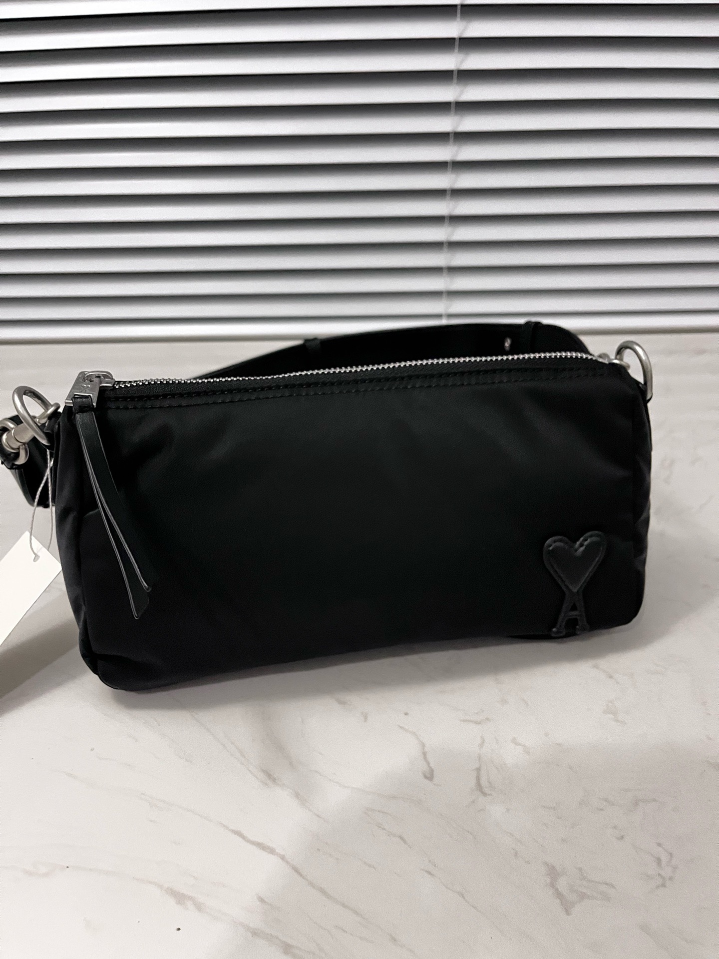 AMI Paris アミパリス ロゴ ショルダーバッグ  バッグ カバン