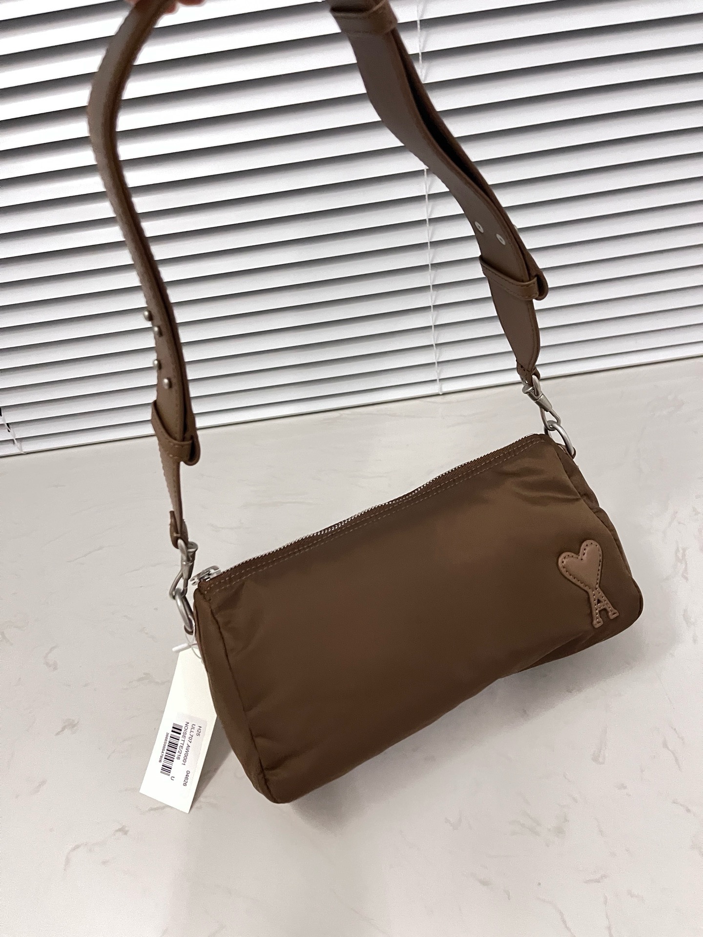 AMI Paris アミパリス ロゴ ショルダーバッグ  バッグ カバン