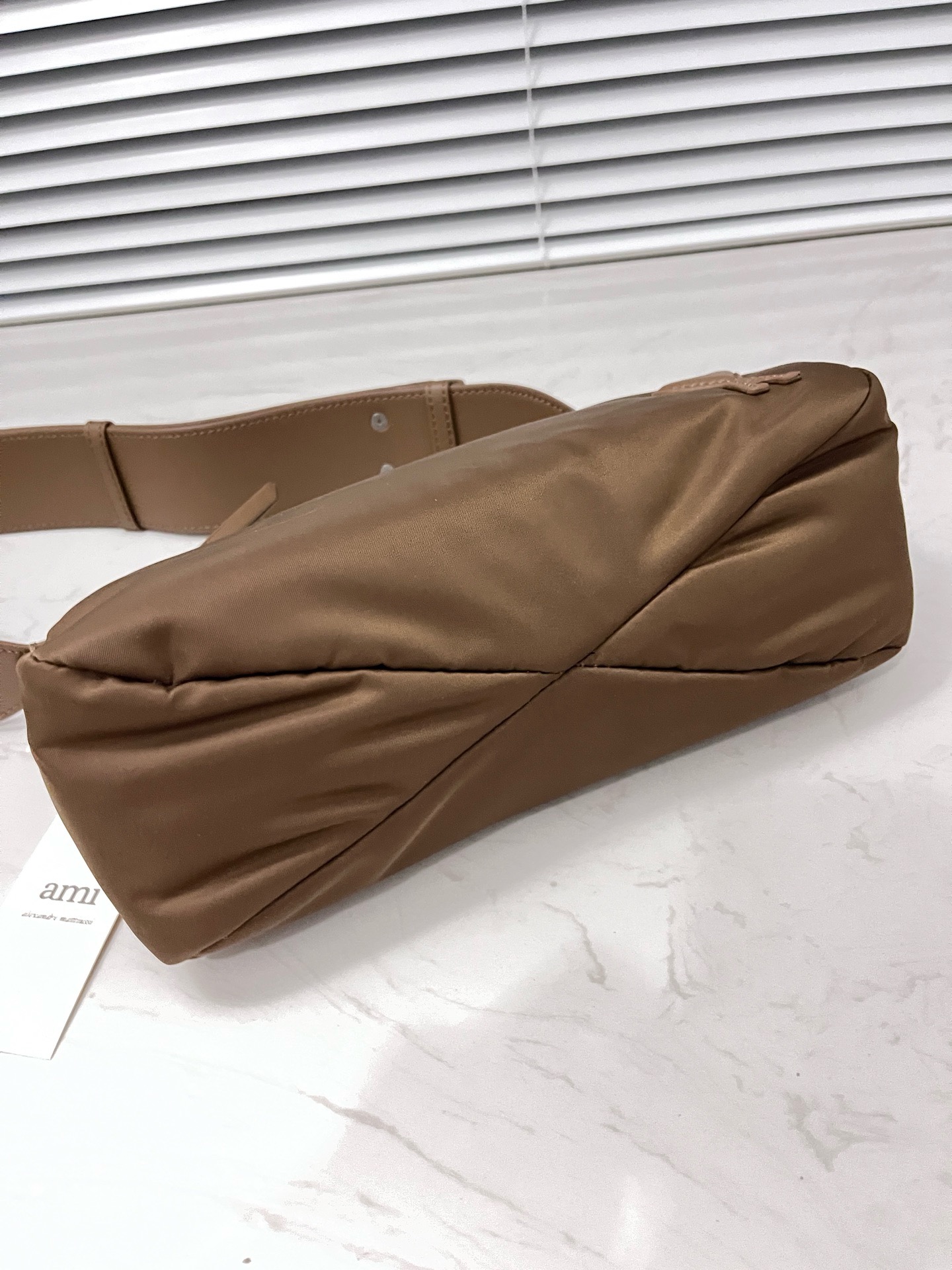 AMI Paris アミパリス ロゴ ショルダーバッグ  バッグ カバン