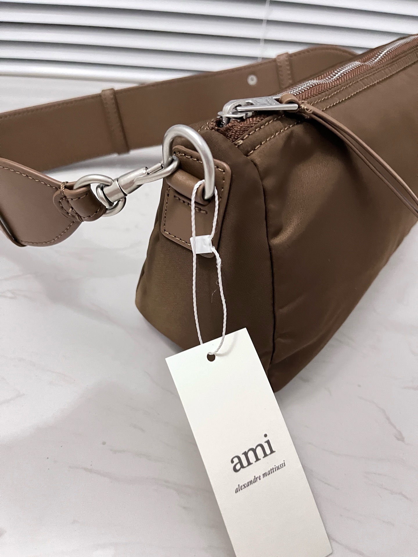 AMI Paris アミパリス ロゴ ショルダーバッグ  バッグ カバン