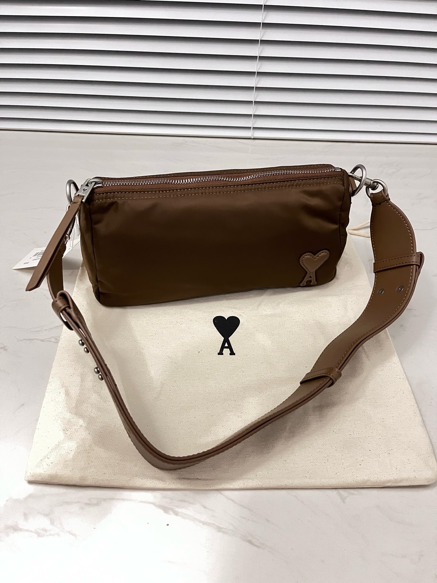 AMI Paris アミパリス ロゴ ショルダーバッグ  バッグ カバン