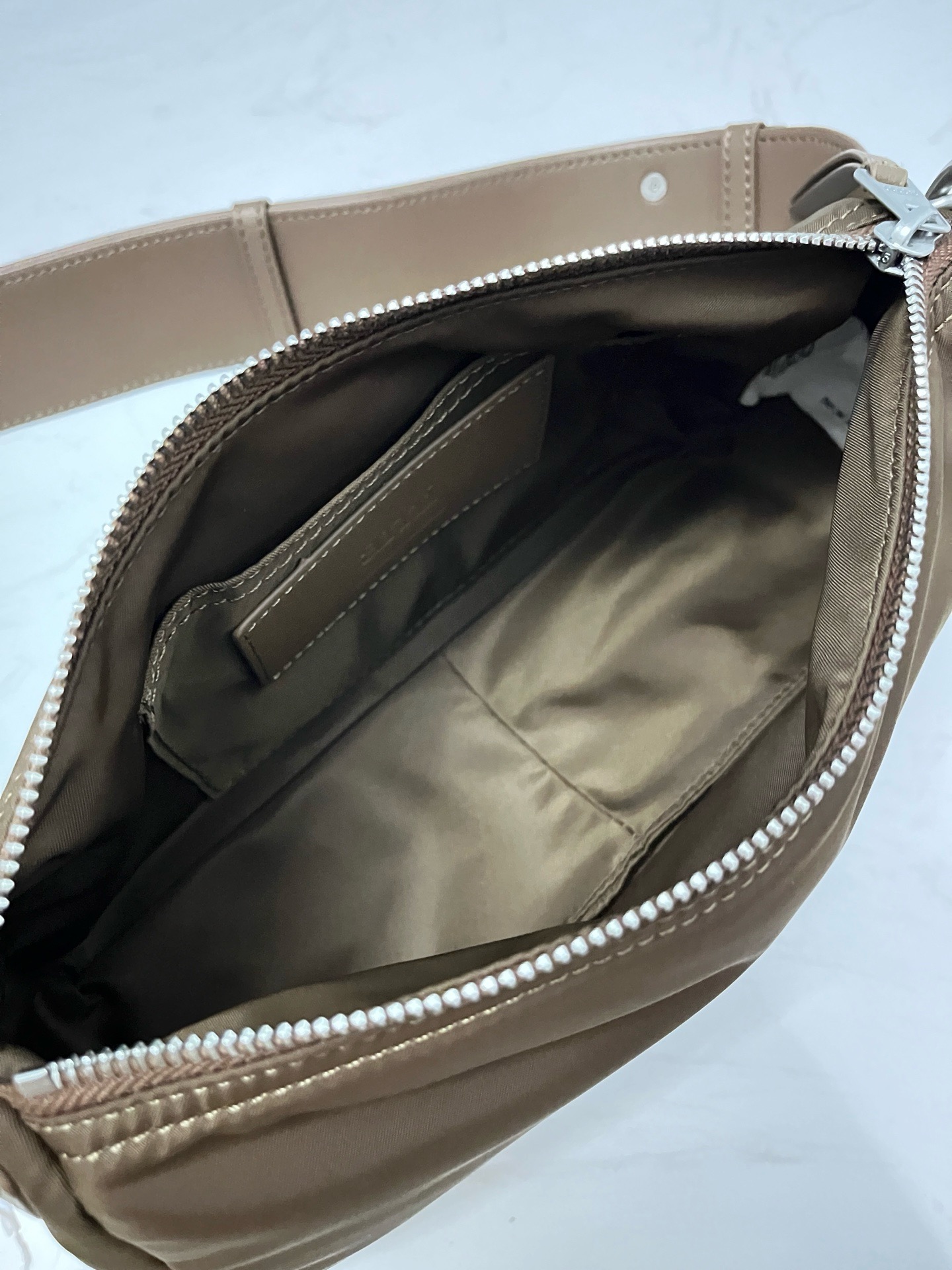 AMI Paris アミパリス ロゴ ショルダーバッグ  バッグ カバン