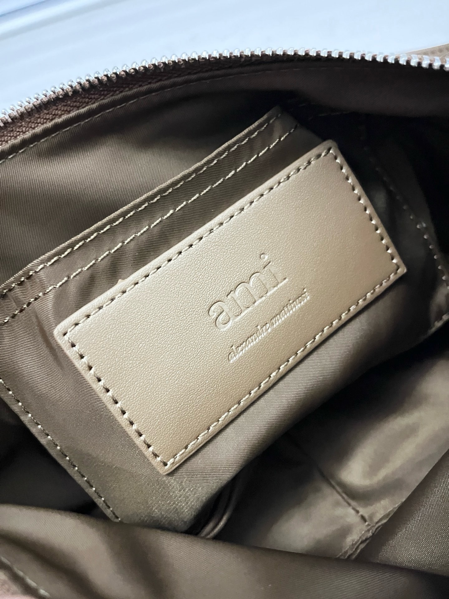 AMI Paris アミパリス ロゴ ショルダーバッグ  バッグ カバン