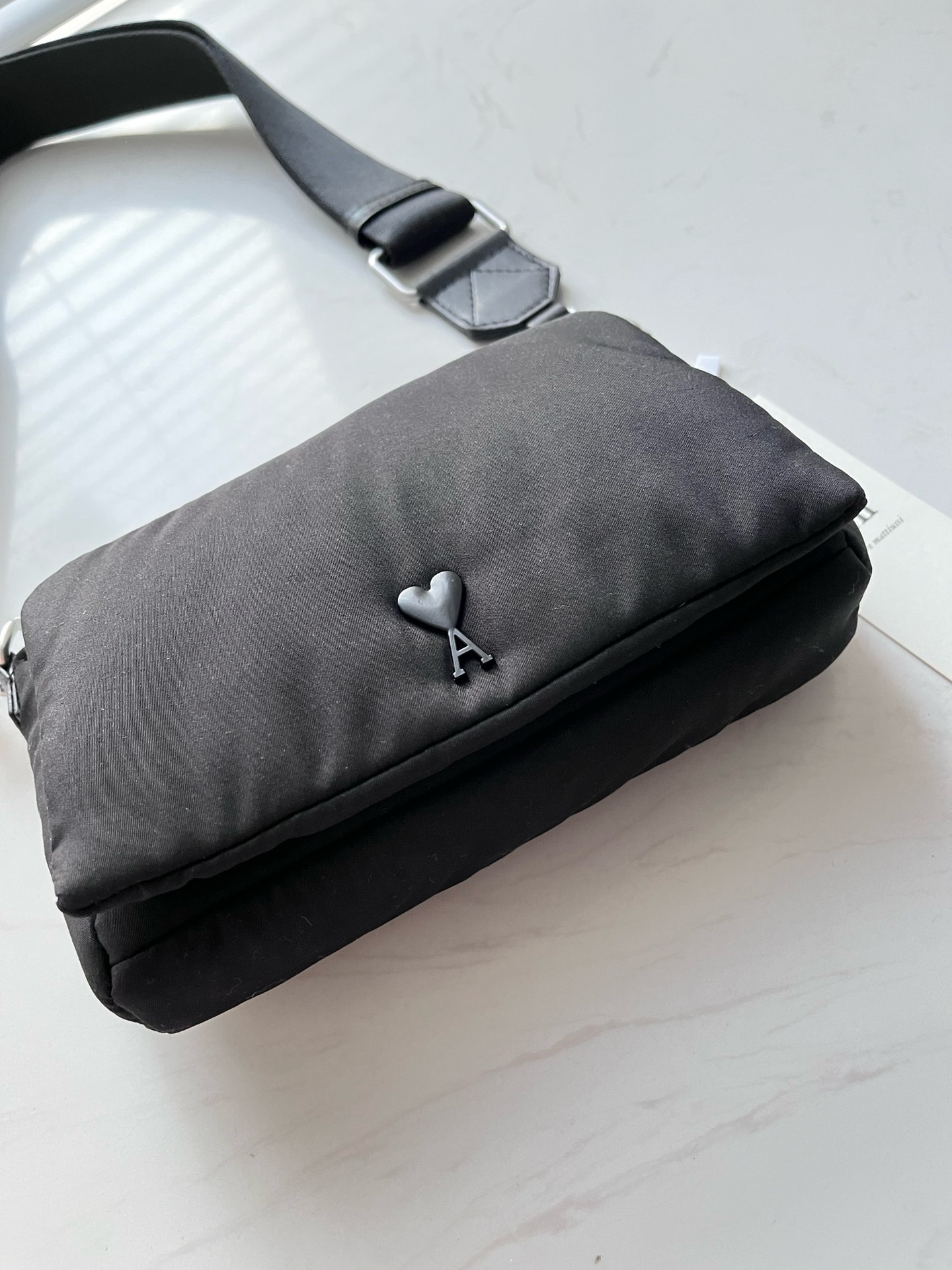 AMI Paris アミパリス ロゴ ショルダーバッグ  バッグ カバン