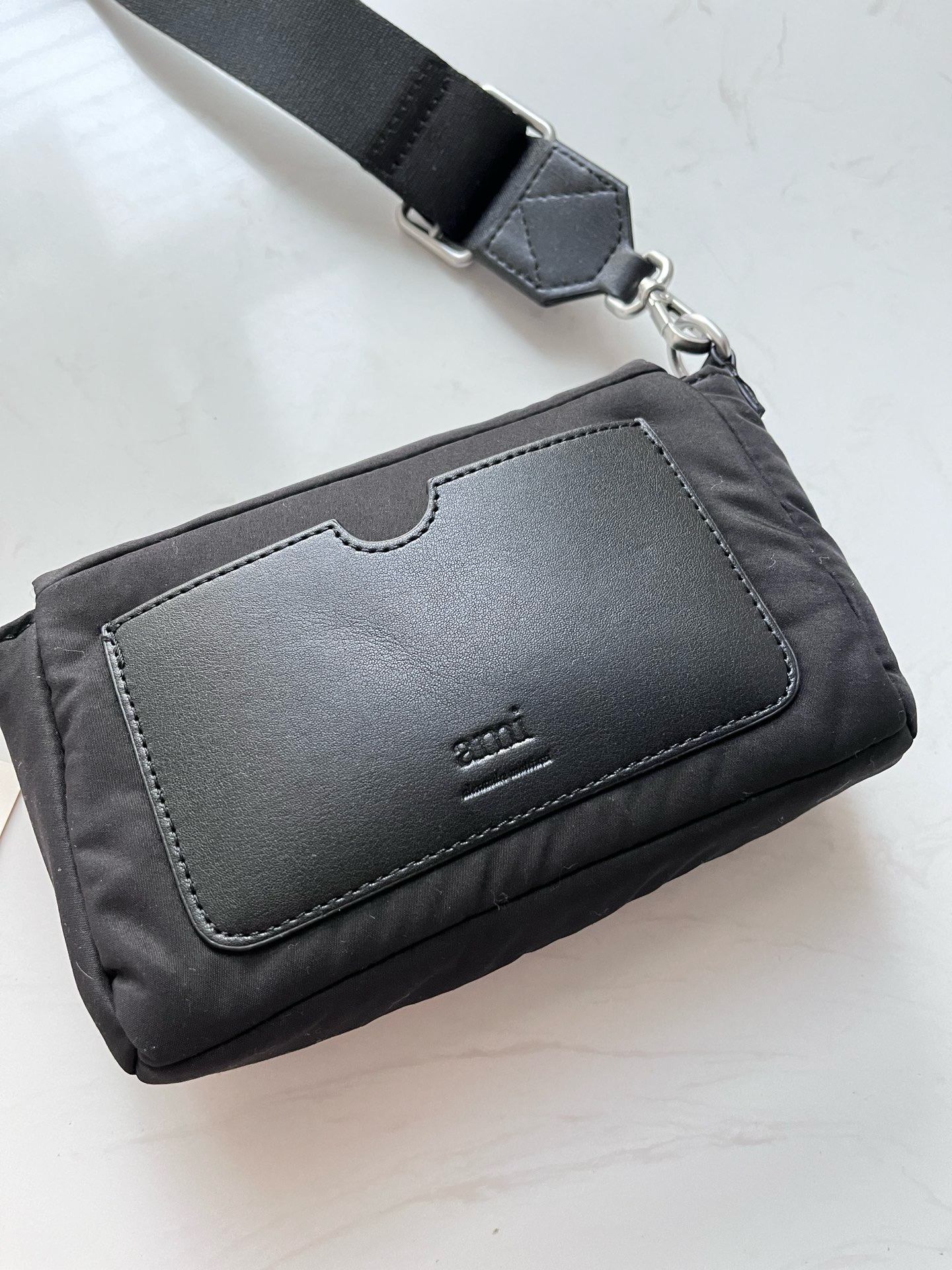 AMI Paris アミパリス ロゴ ショルダーバッグ  バッグ カバン