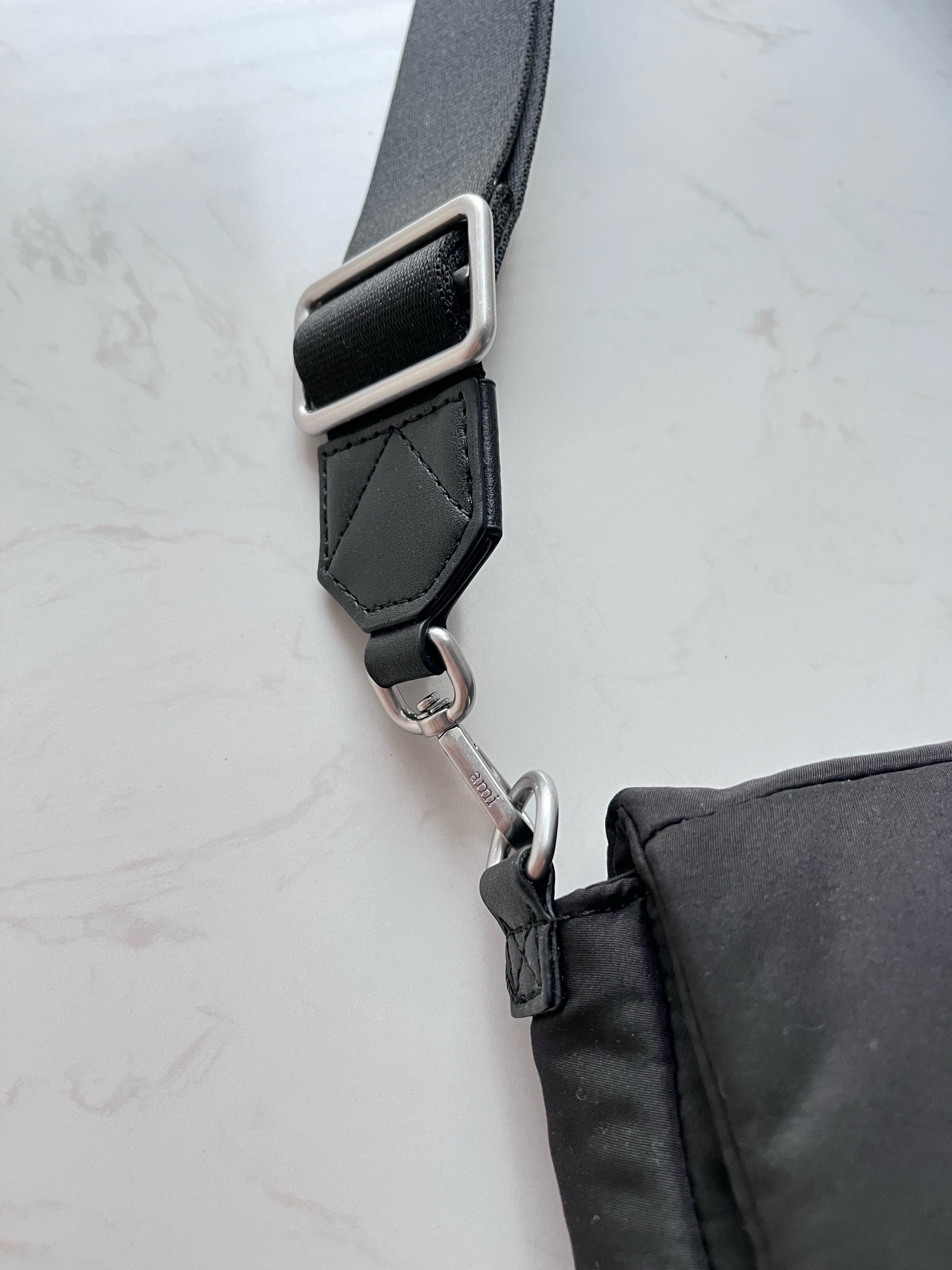 AMI Paris アミパリス ロゴ ショルダーバッグ  バッグ カバン