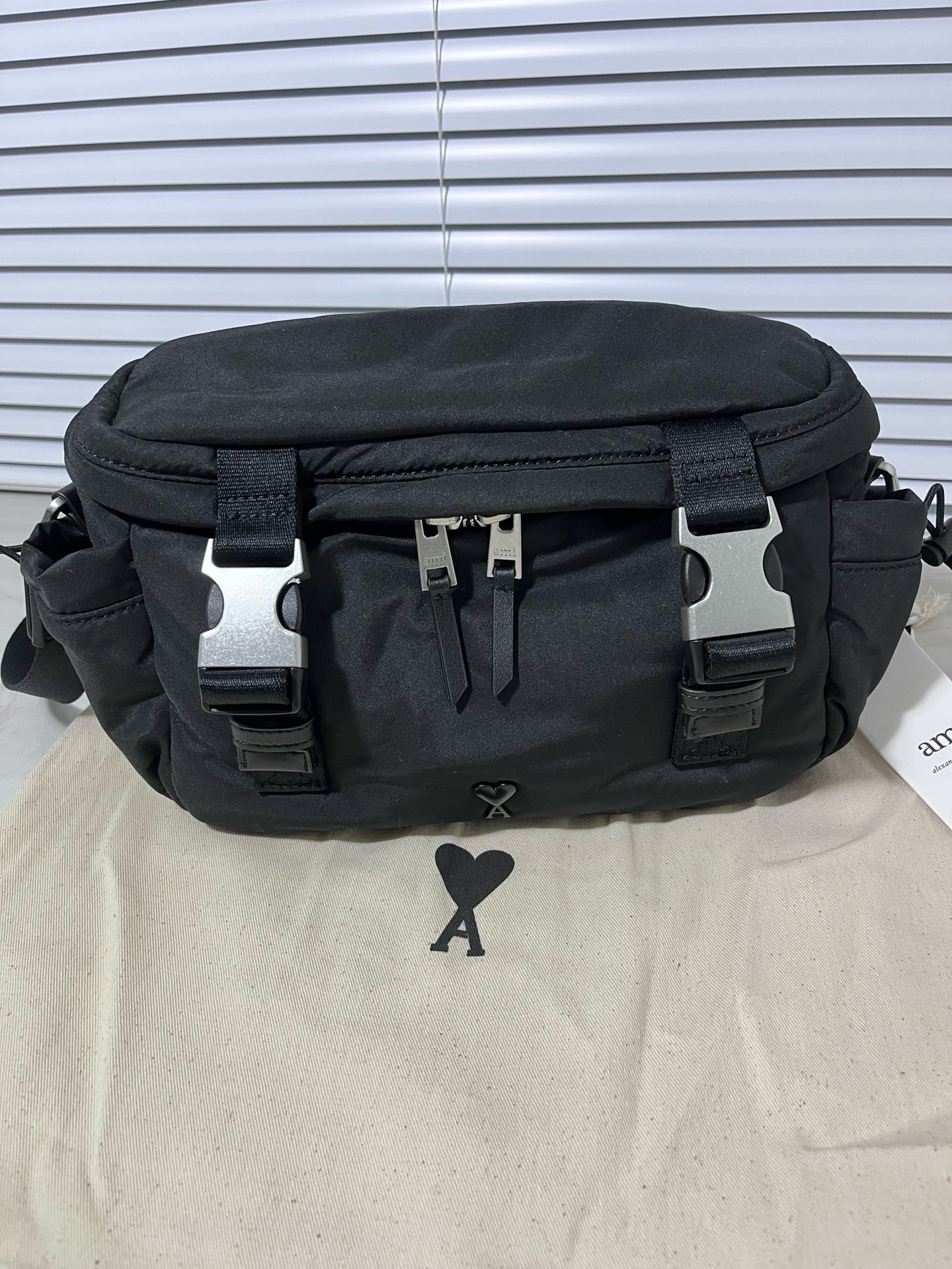 AMI Paris アミパリス ロゴ バッグ カバン ボディバッグ ポーチ