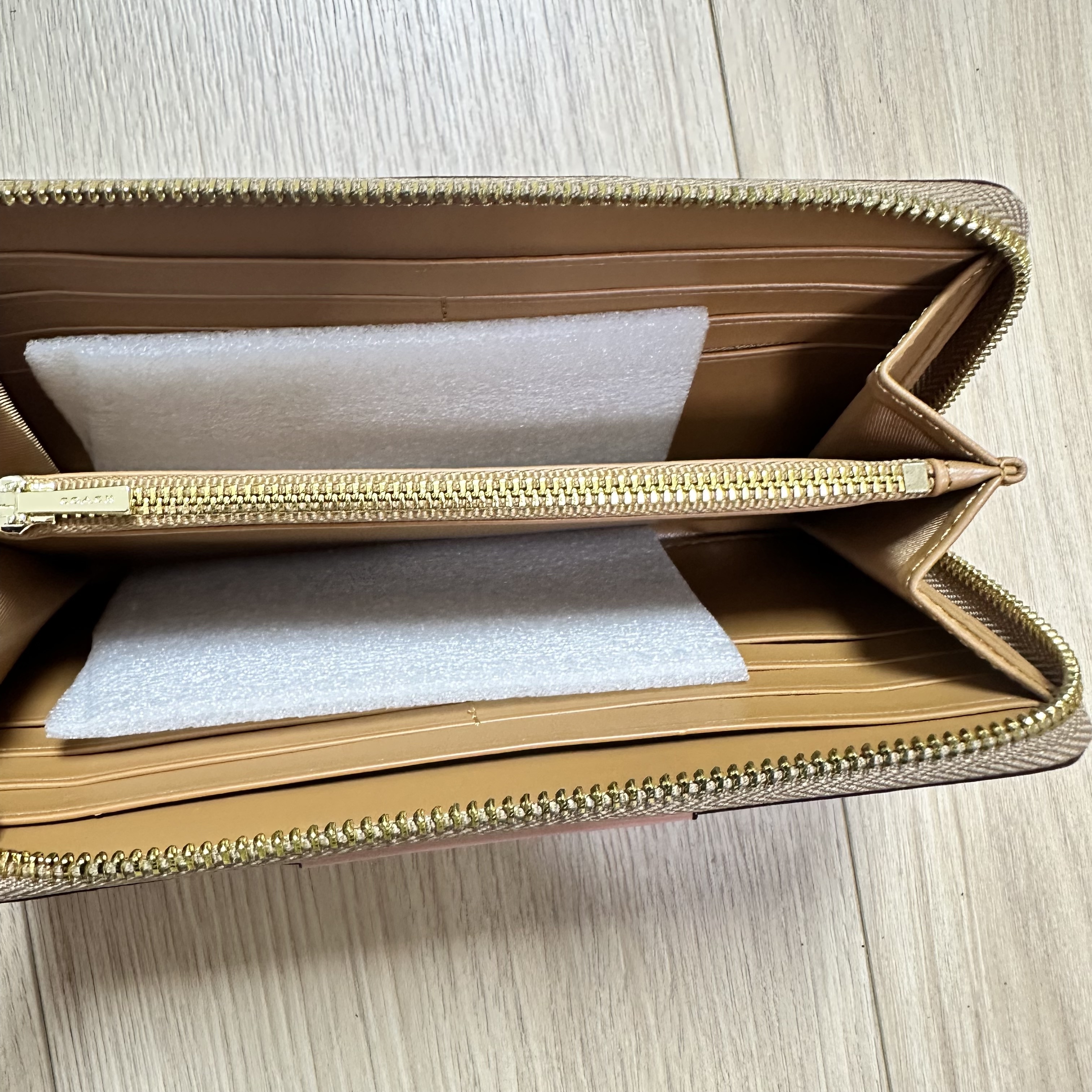 COACH [コーチ] 財布(長財布) ペチュニア ラグジュアリー ペブルド レザー