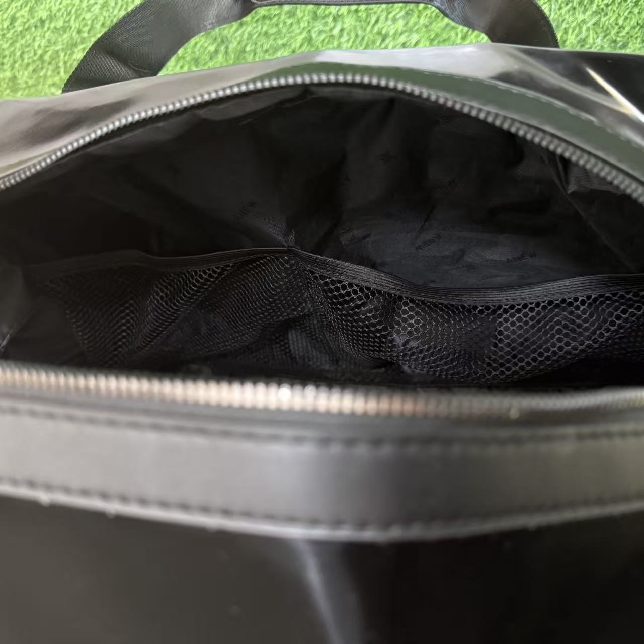 어뉴 골프 토트백 스터드 장식 라운드백 여성 골프가방 블랙