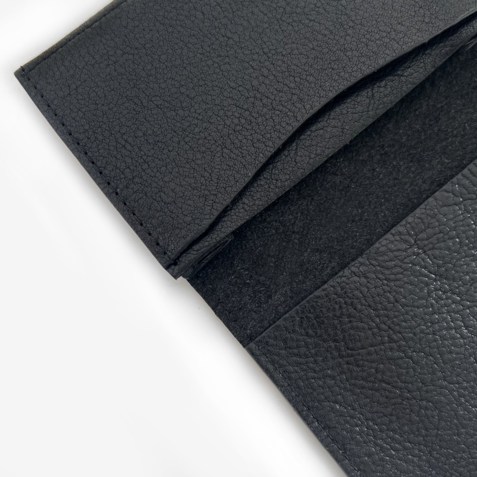 イルビゾンテ IL BISONTE 名刺入れ カードケース 名刺クリップ 2つ折り レザー 名刺ケース 牛革 ブランド カード入れ 大容量 薄型 おしゃれ ビジネス メンズ レディース ブラック ブラウン