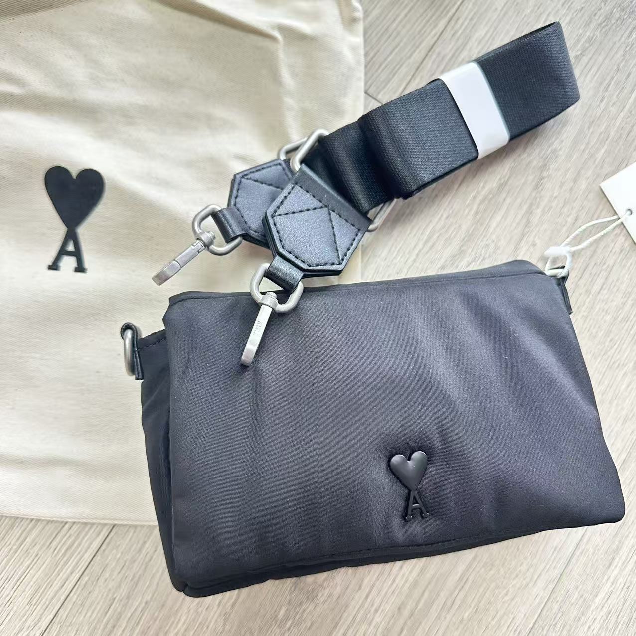 AMI Paris アミパリス ロゴ ショルダーバッグ  バッグ カバン