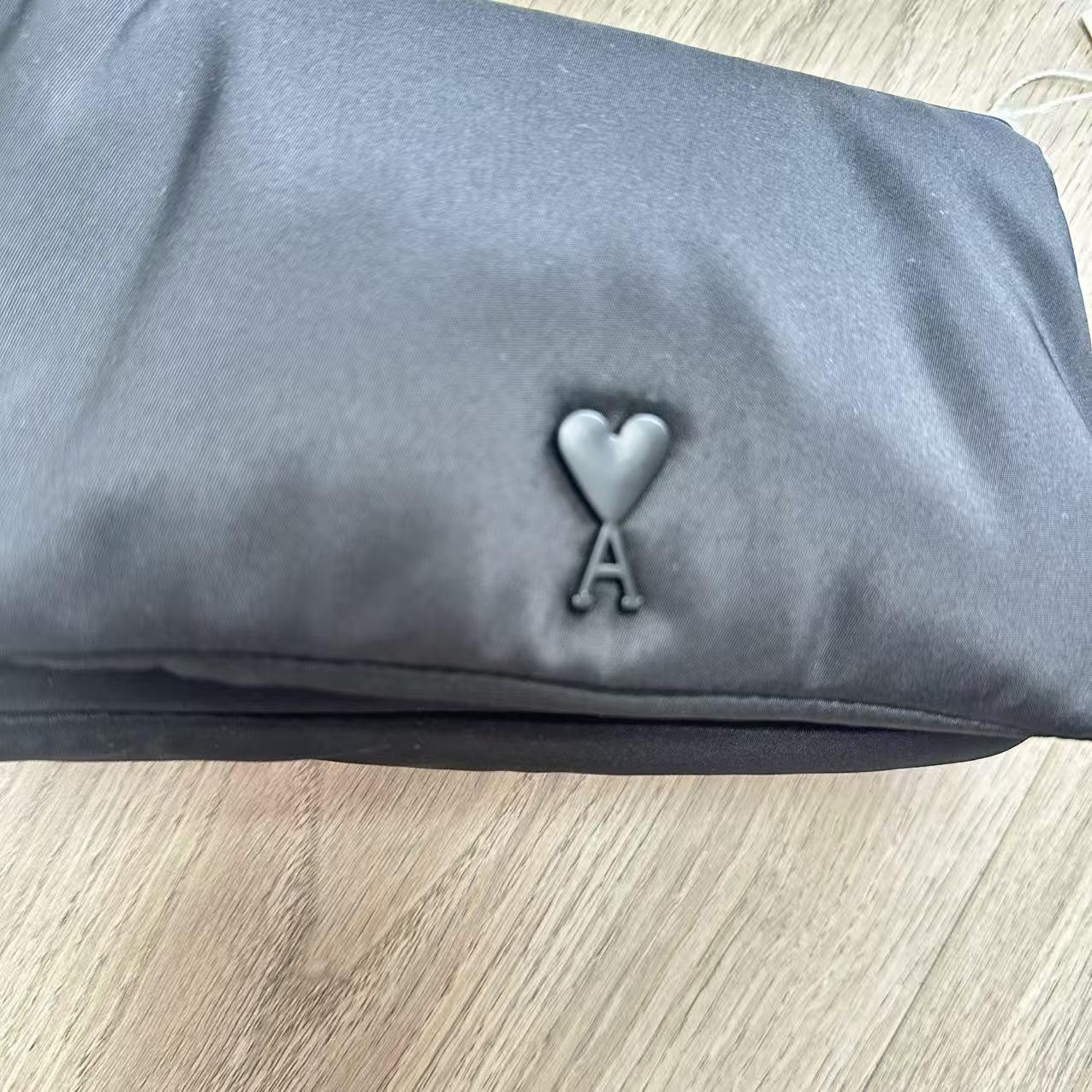 AMI Paris アミパリス ロゴ ショルダーバッグ  バッグ カバン