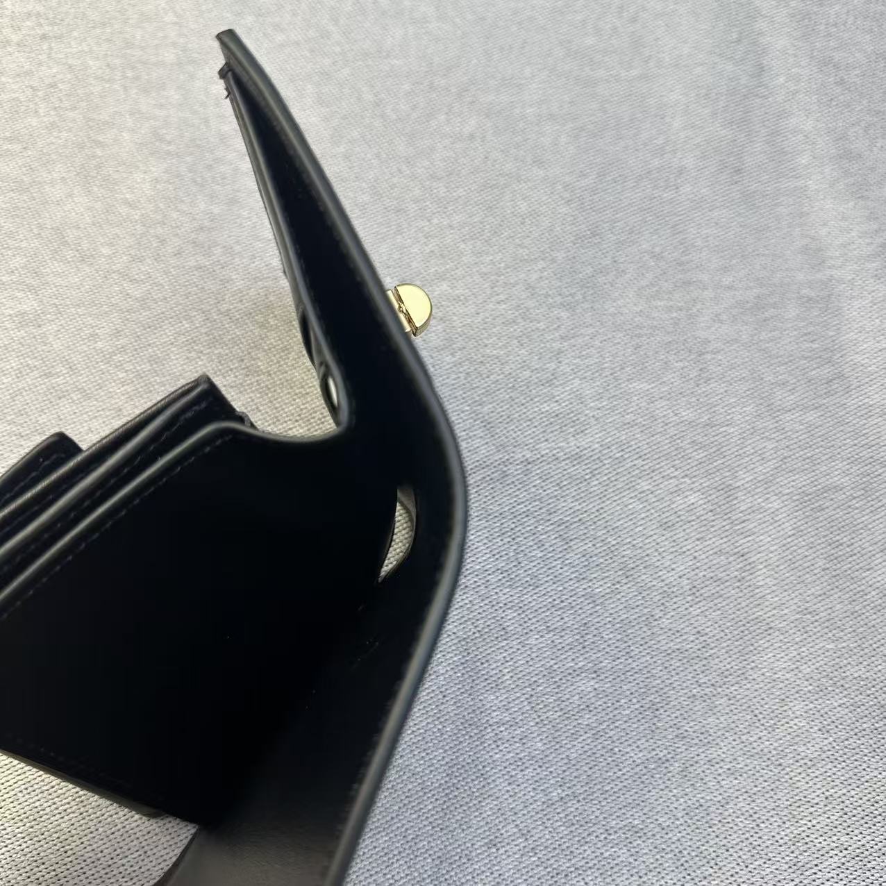 CELINE セリーヌ 三つ折り財布 スモール トリフォールドウォレット レザー ミニ財布 小銭入れあり