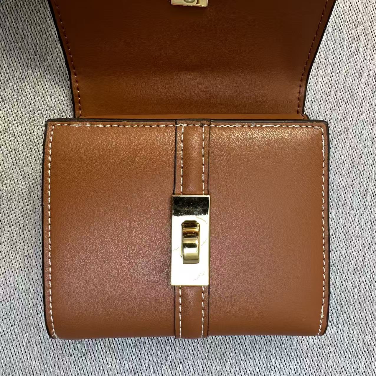 CELINE セリーヌ 三つ折り財布 スモール トリフォールドウォレット レザー ミニ財布 小銭入れあり