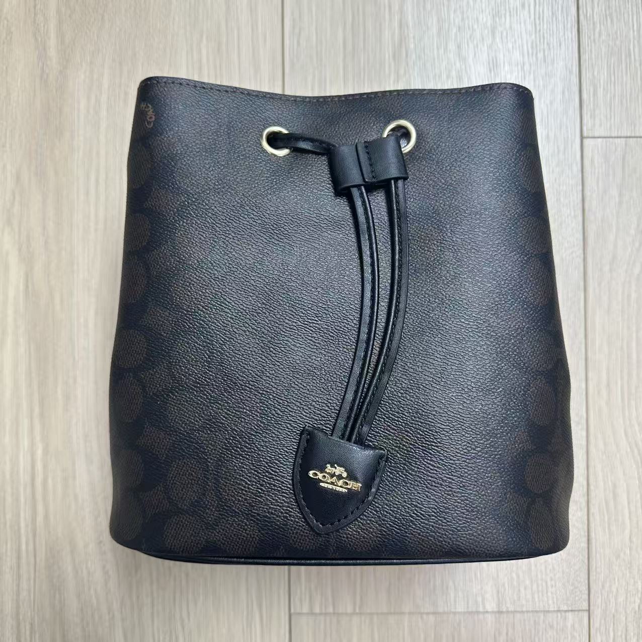 COACH コーチ バッグ(ショルダーバッグ)  シグネチャー スモール タウン バケット バッグ  レディース