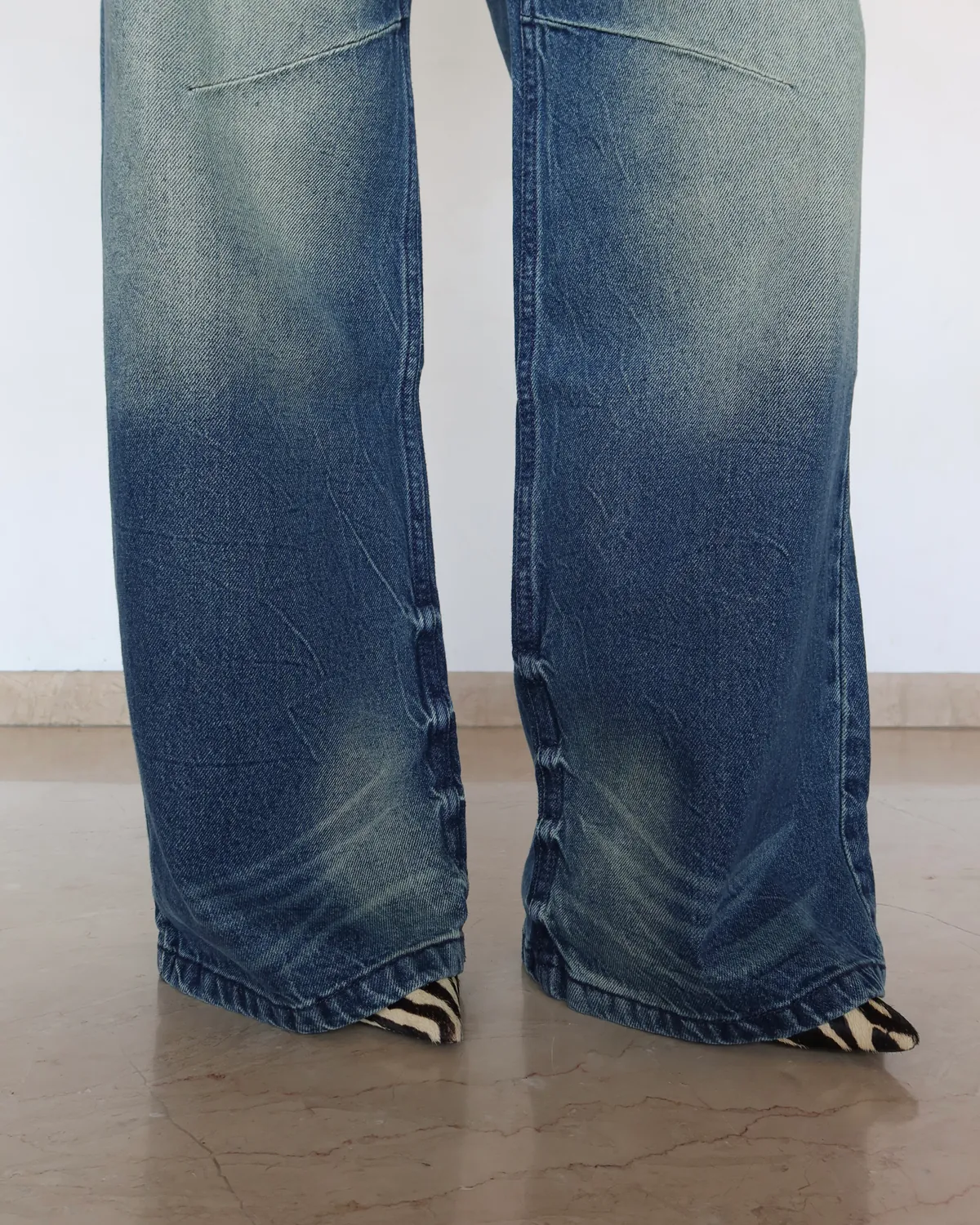 Comfort-Fit Wide-Leg Baggy Jeans