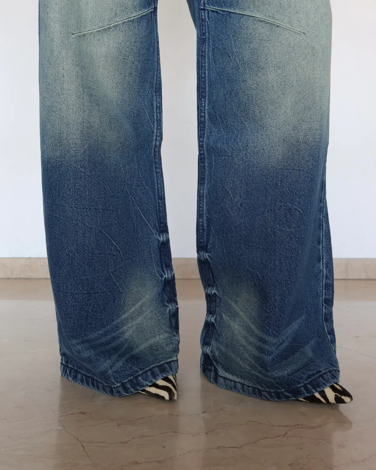 Comfort-Fit Wide-Leg Baggy Jeans