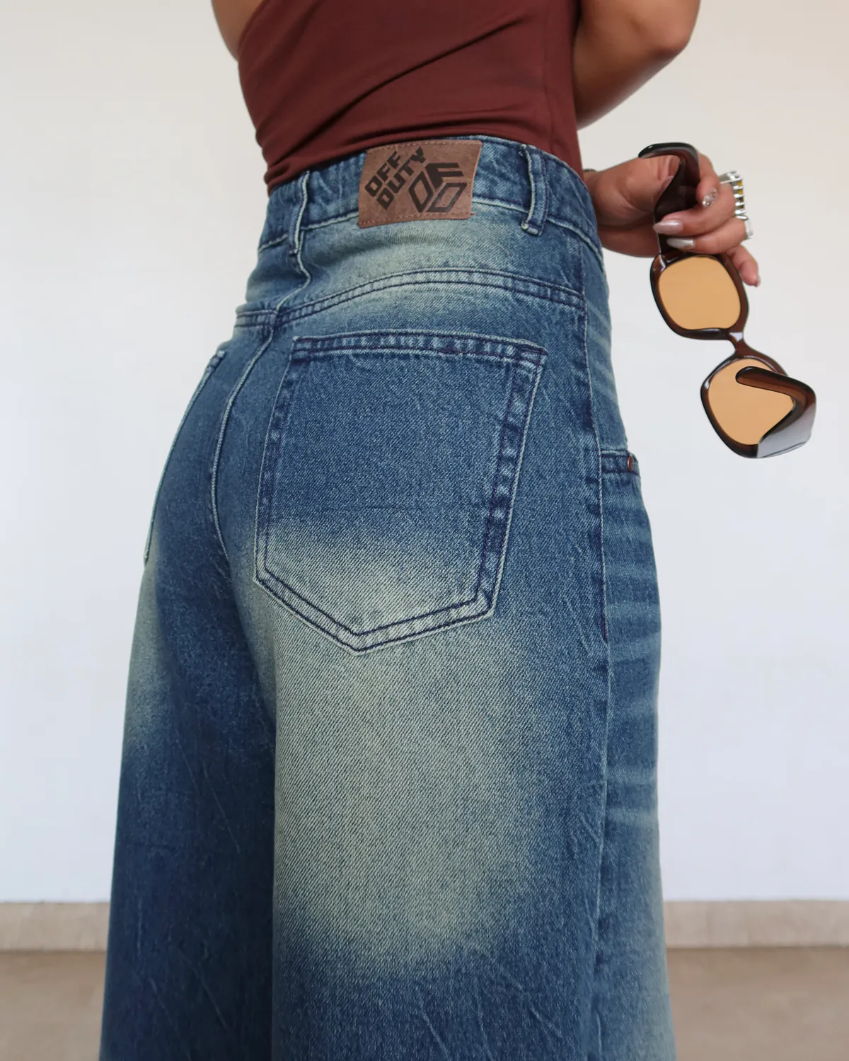 Comfort-Fit Wide-Leg Baggy Jeans