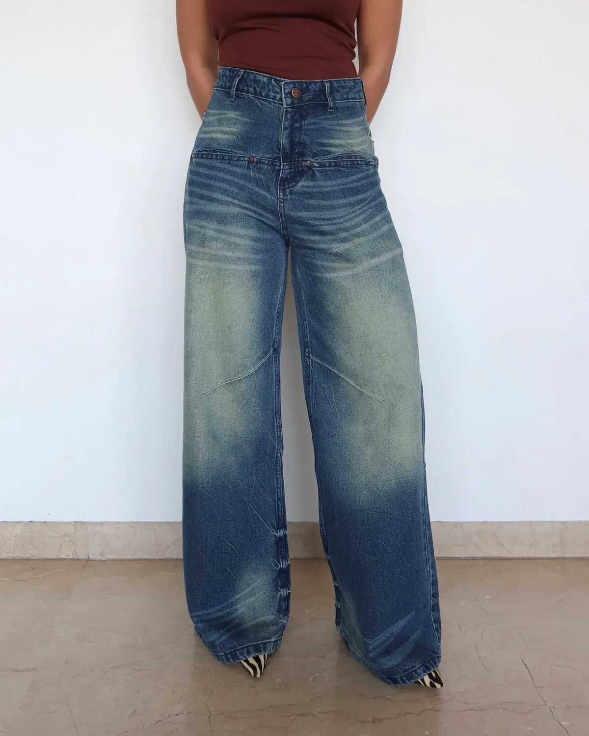 Comfort-Fit Wide-Leg Baggy Jeans