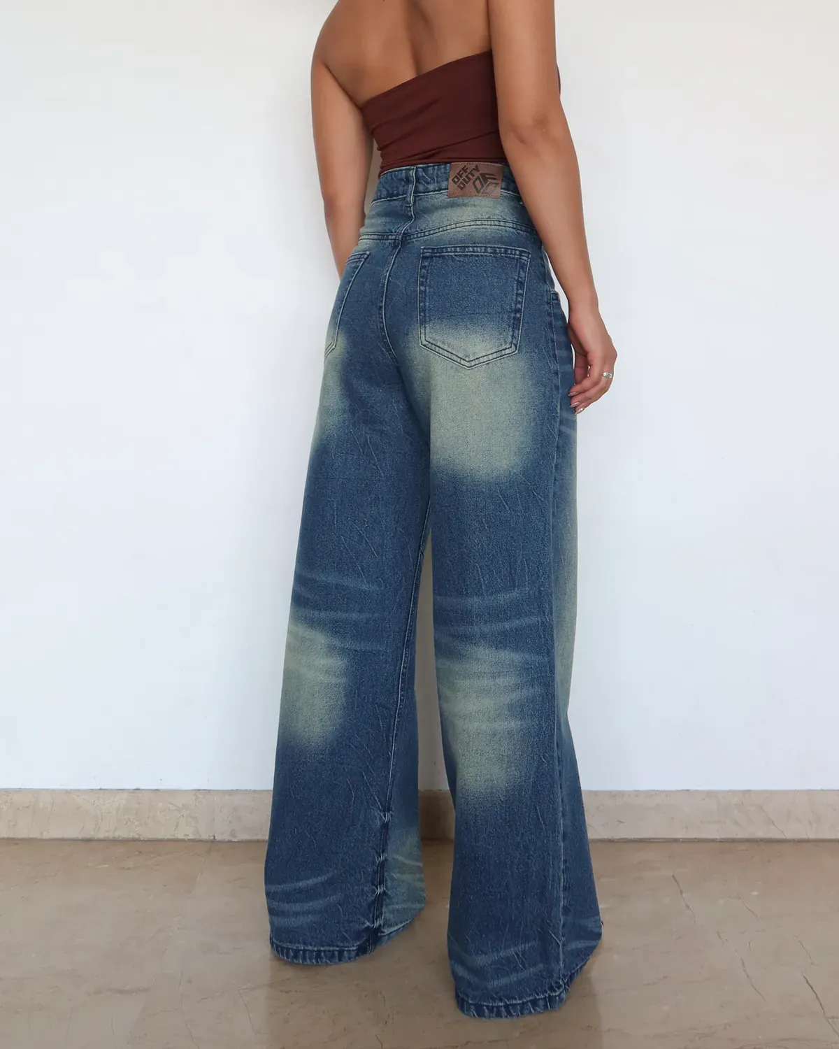 Comfort-Fit Wide-Leg Baggy Jeans