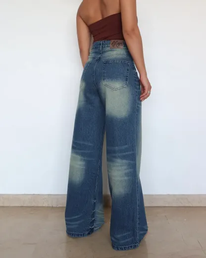 Comfort-Fit Wide-Leg Baggy Jeans