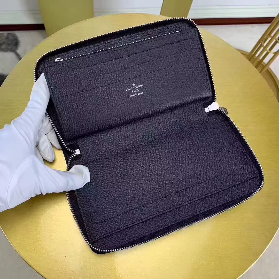 Louis Vuitton wallet (M62643)