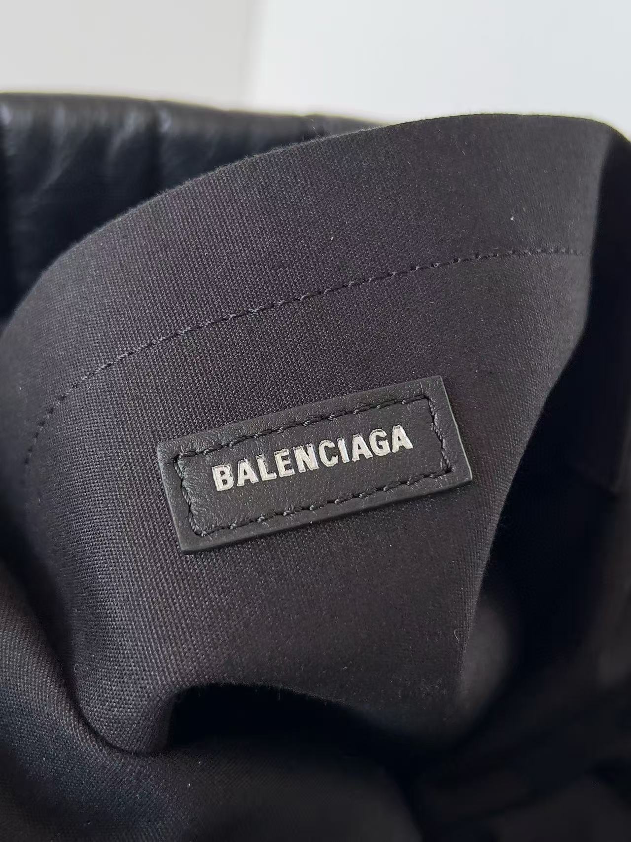 BALENCIAGA Black leather MEDIUM MONACO CHAIN BAG（7659452AASE1000）