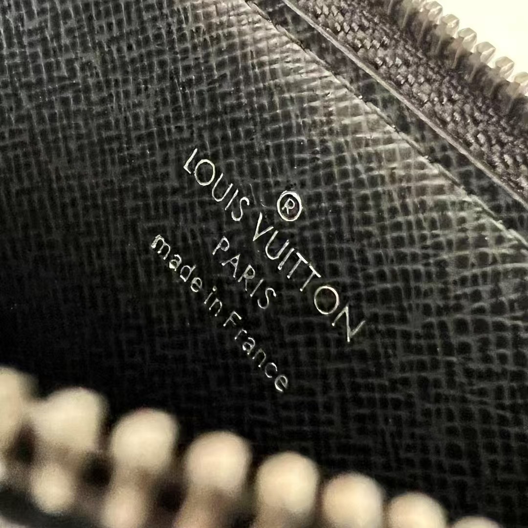 LOUIS VUITTON Coin Card Holder Monogram Eclipse（M69533）