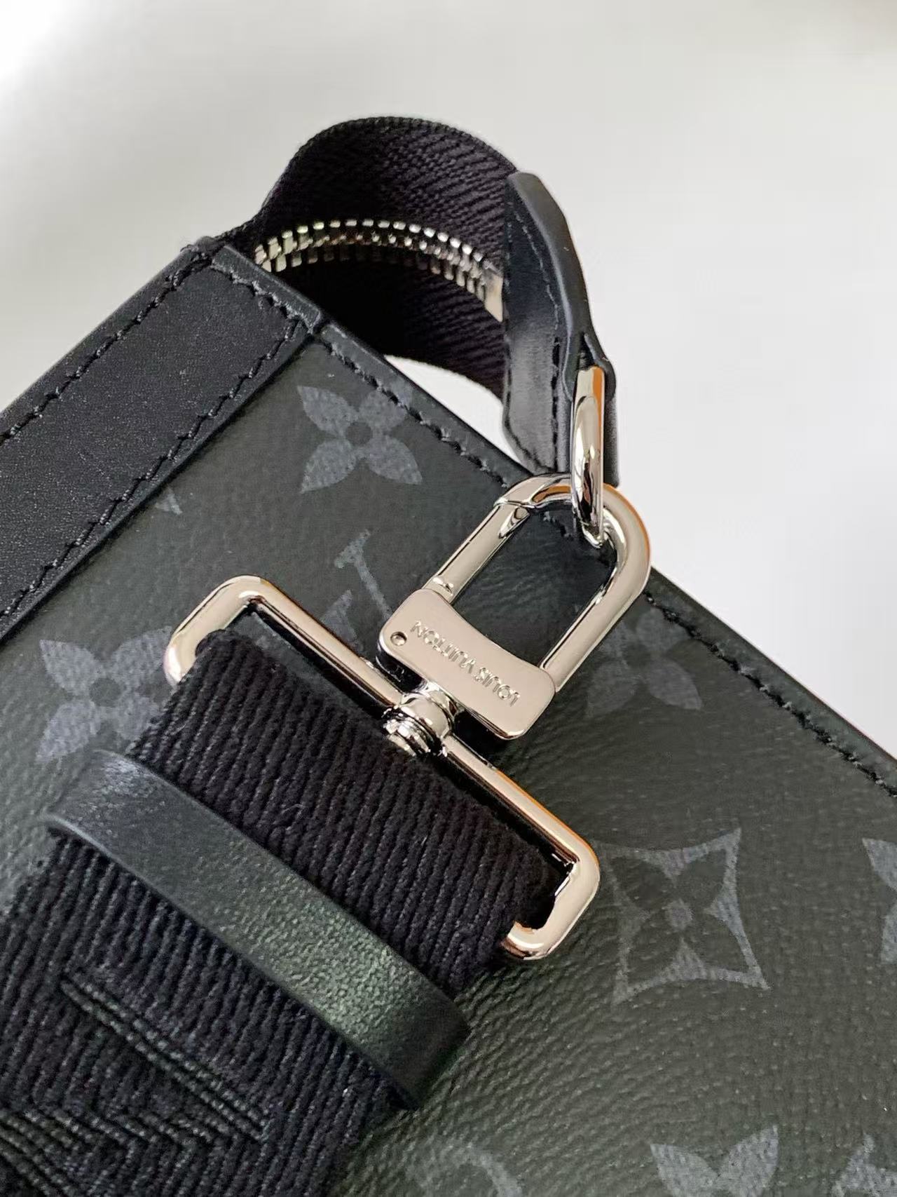 LOUIS VUITTON Gaston Wearable Wallet Monogram Eclipse（M81124）