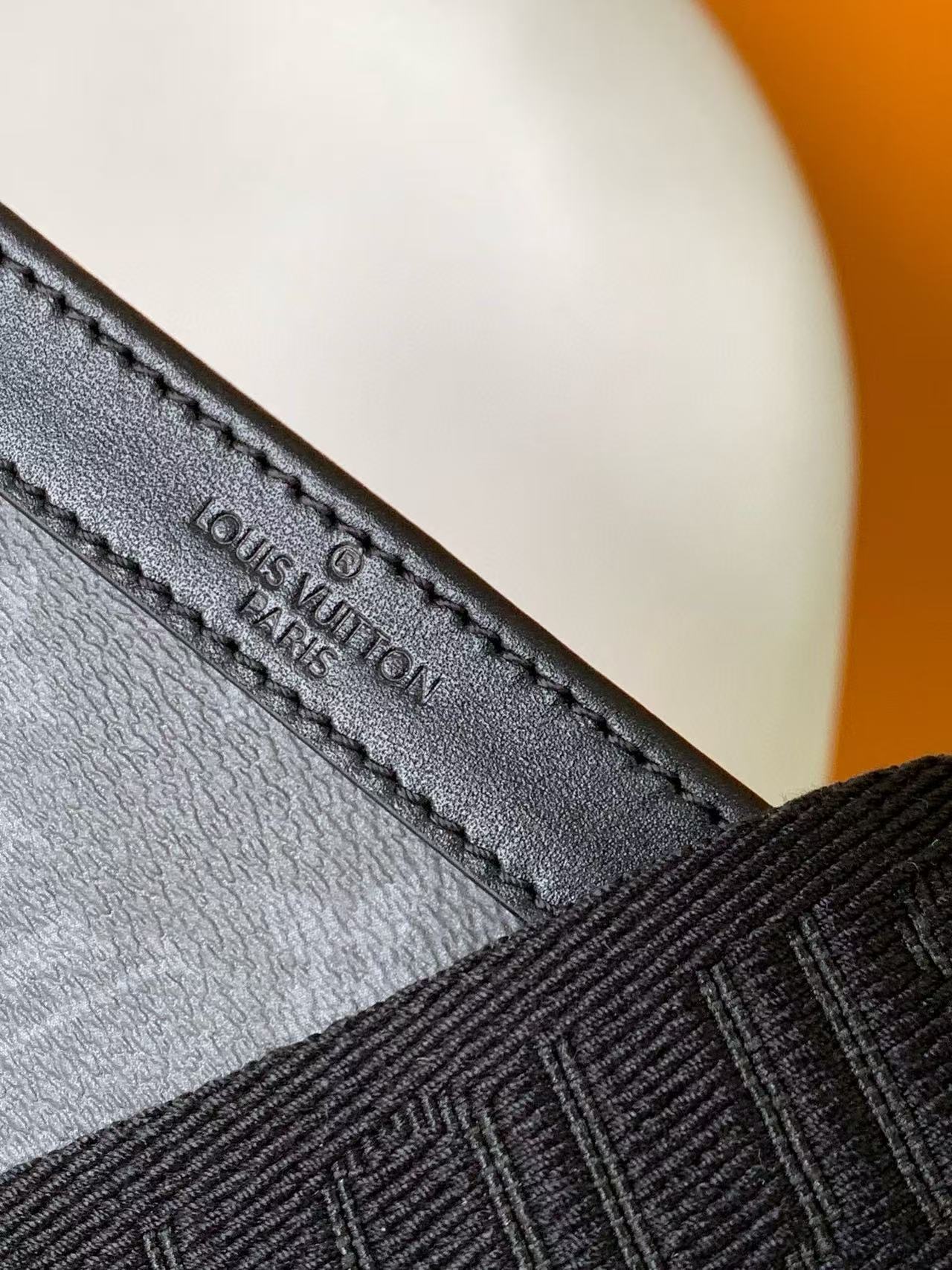 LOUIS VUITTON Gaston Wearable Wallet Monogram Eclipse（M81124）