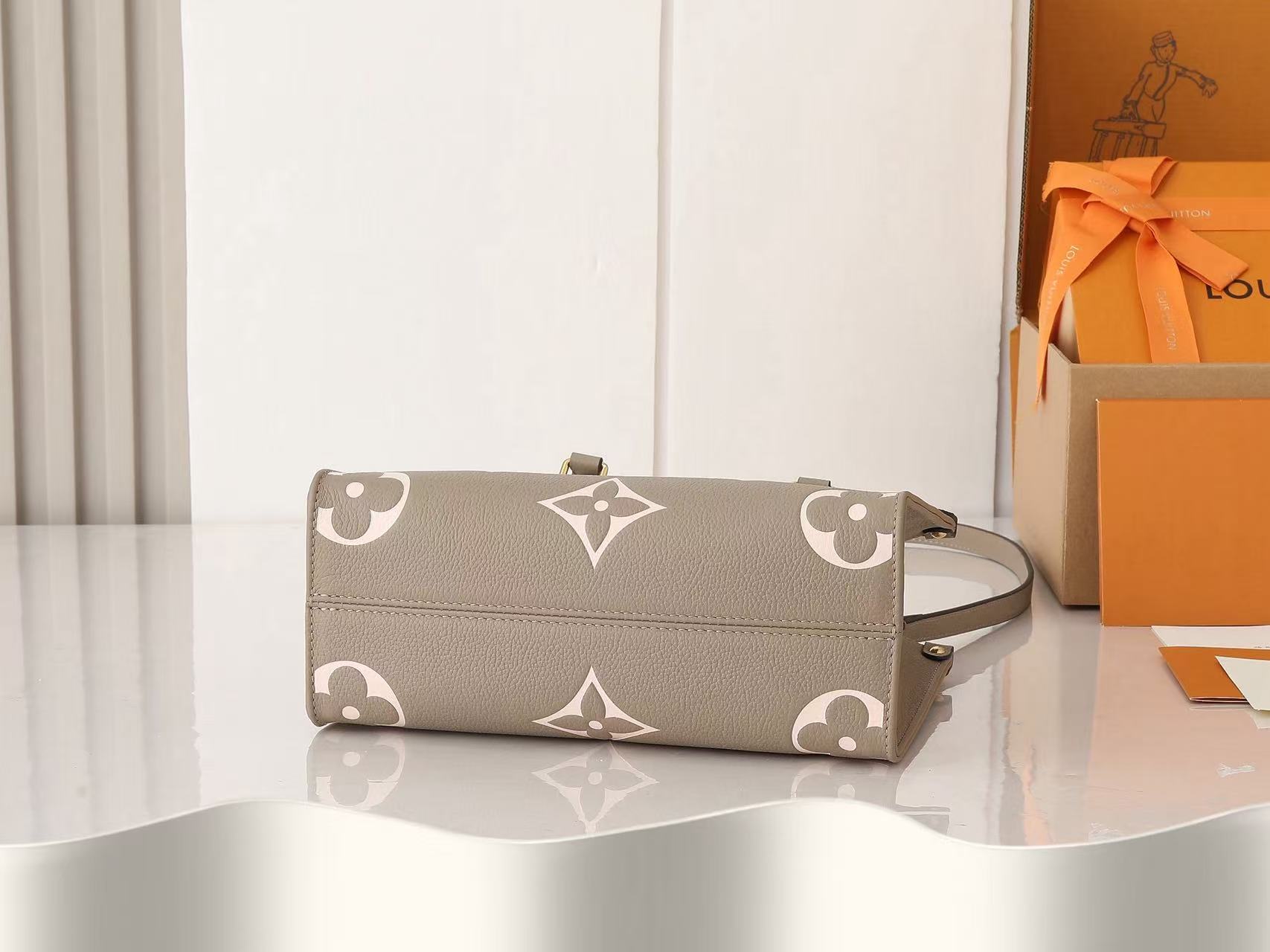 Louis Vuitton OnTheGo BB Leather Handbag (2-in-1)（M47054）
