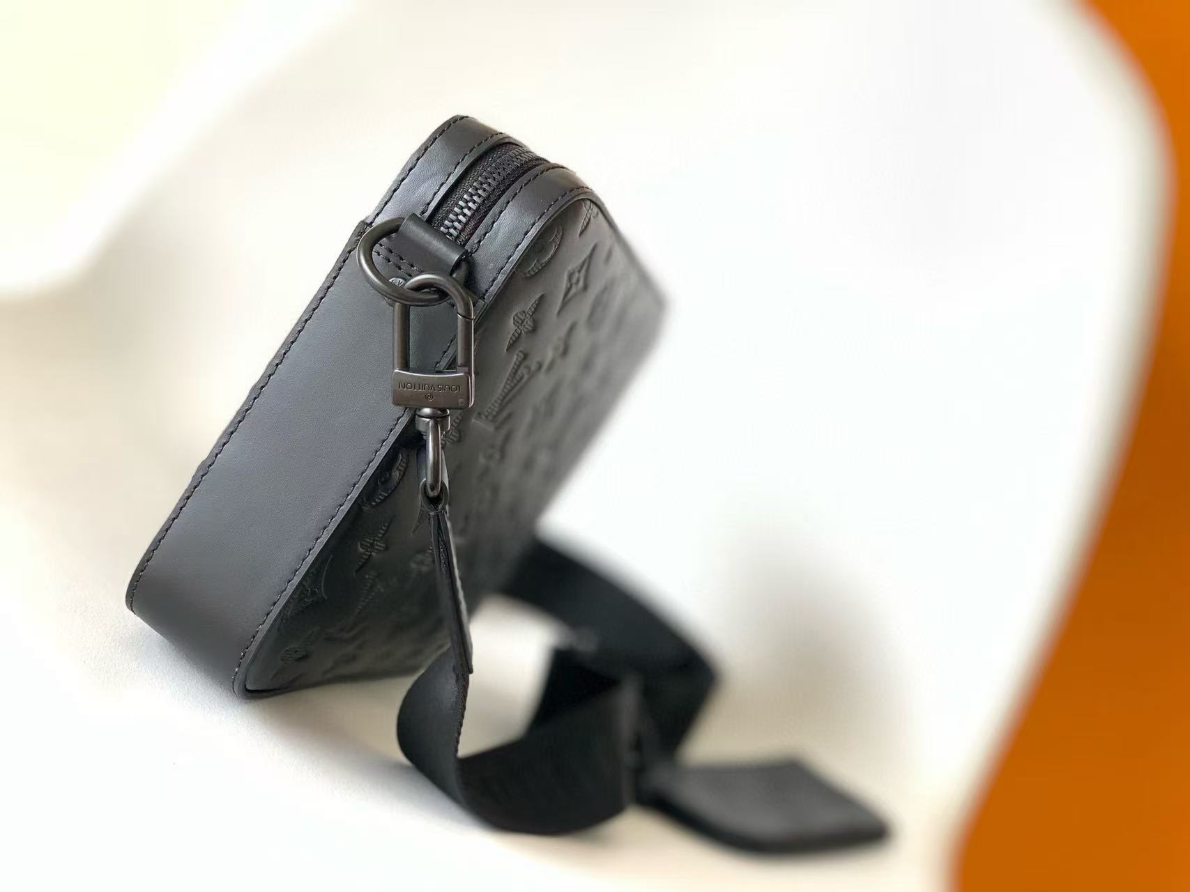 Louis Vuitton Men's Duo Shoulder Crossbody Bag（M69827）