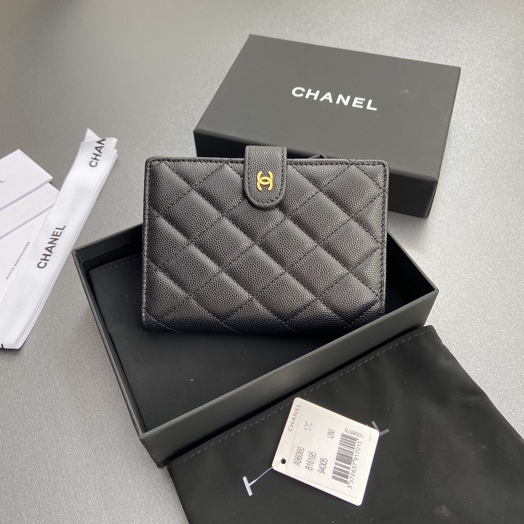 Chanel classic bi-fold wallet (can fit a passport)（AP3791-B10583-C3906）