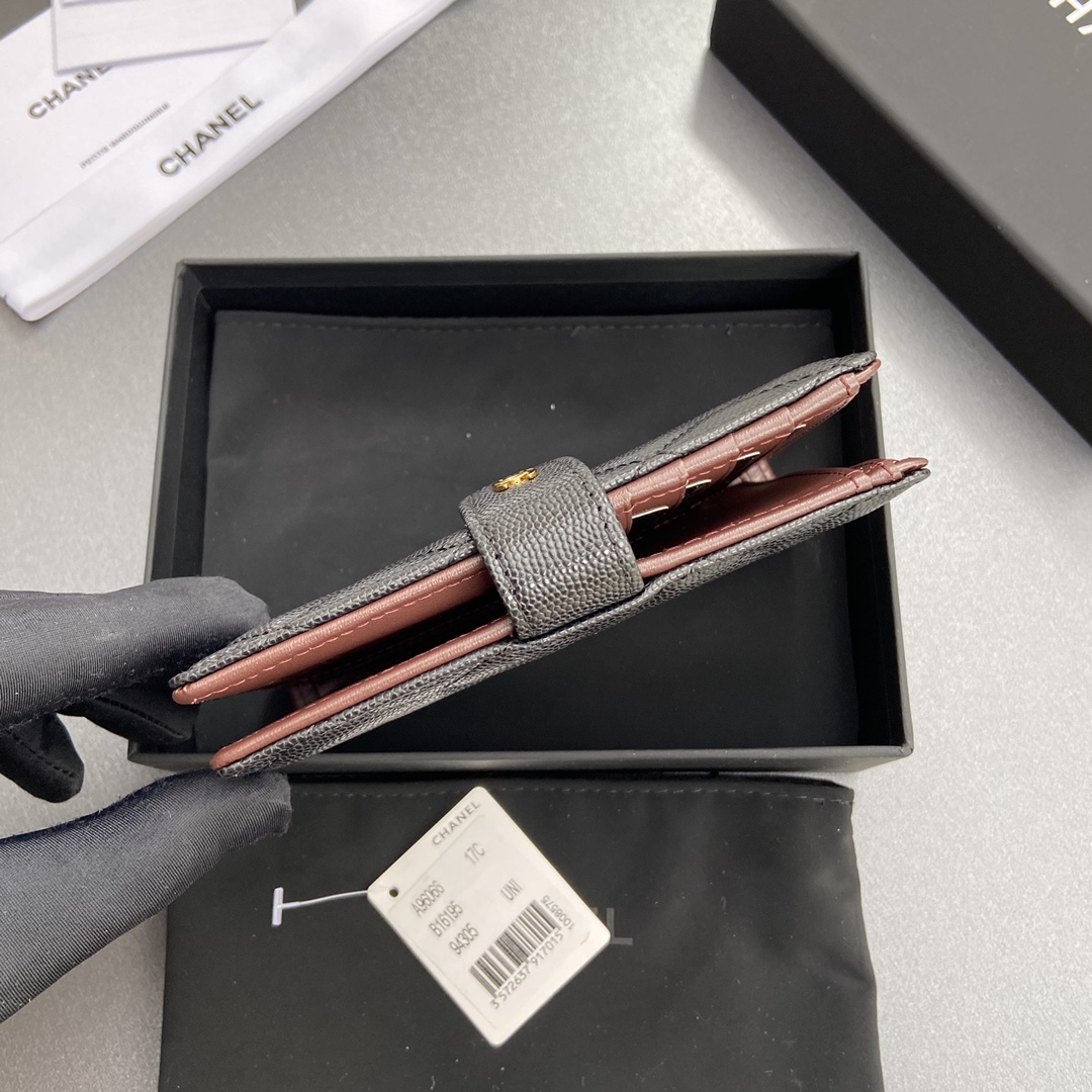 Chanel classic bi-fold wallet (can fit a passport)（AP3791-B10583-C3906）