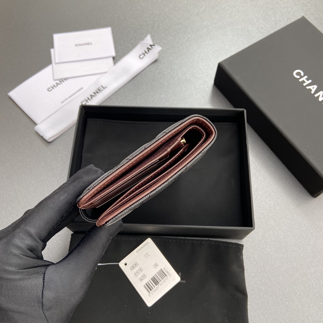 Chanel classic bi-fold wallet (can fit a passport)（AP3791-B10583-C3906）