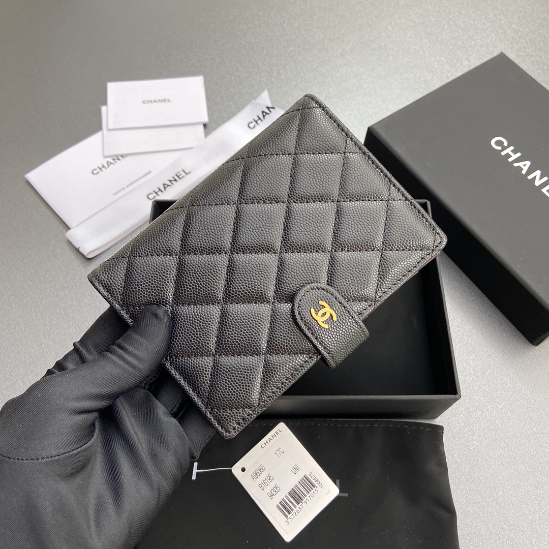 Chanel classic bi-fold wallet (can fit a passport)（AP3791-B10583-C3906）
