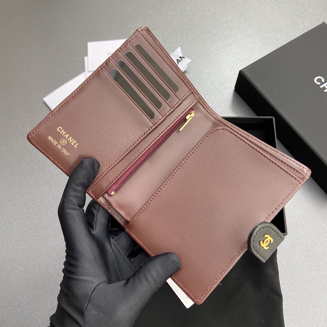 Chanel classic bi-fold wallet (can fit a passport)（AP3791-B10583-C3906）