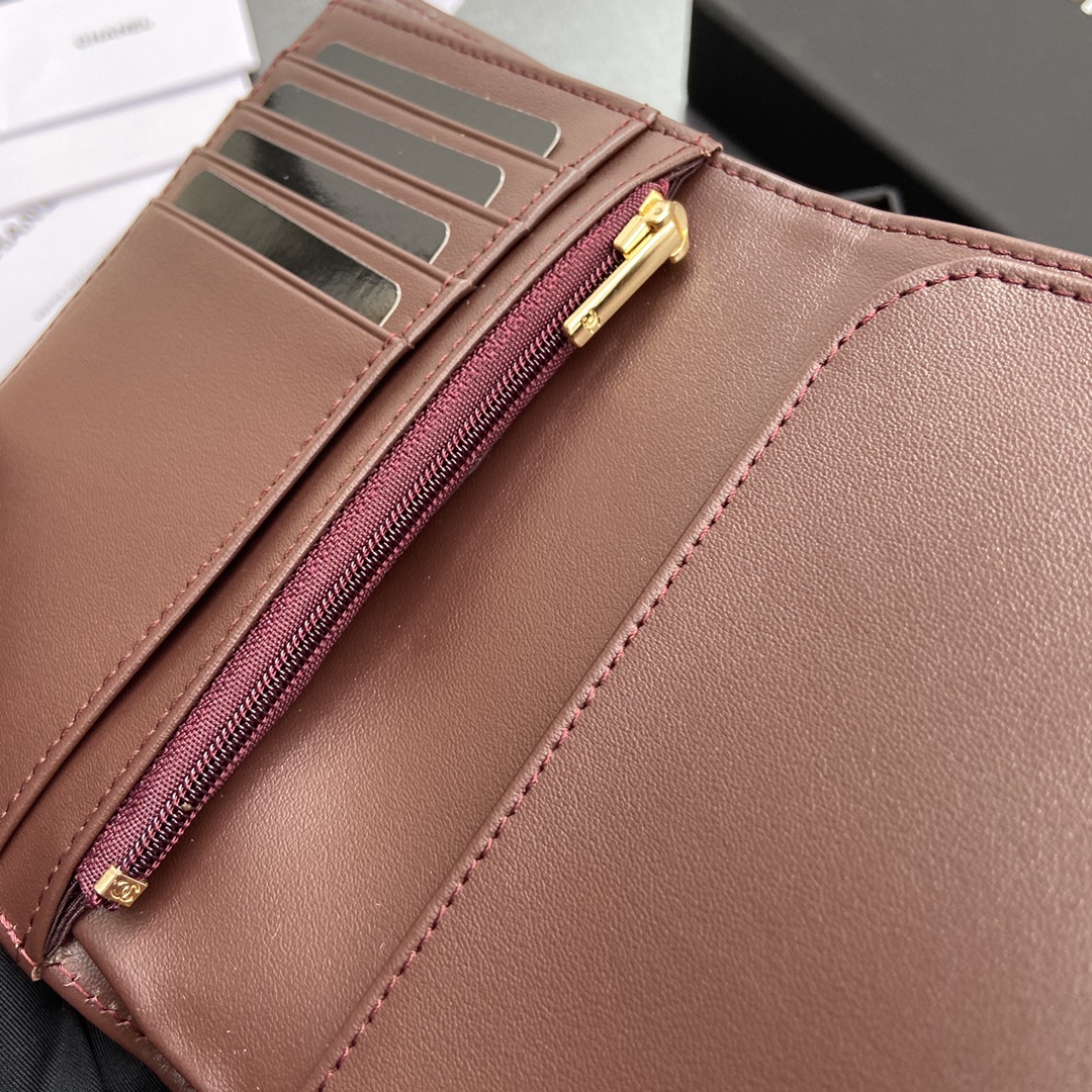 Chanel classic bi-fold wallet (can fit a passport)（AP3791-B10583-C3906）