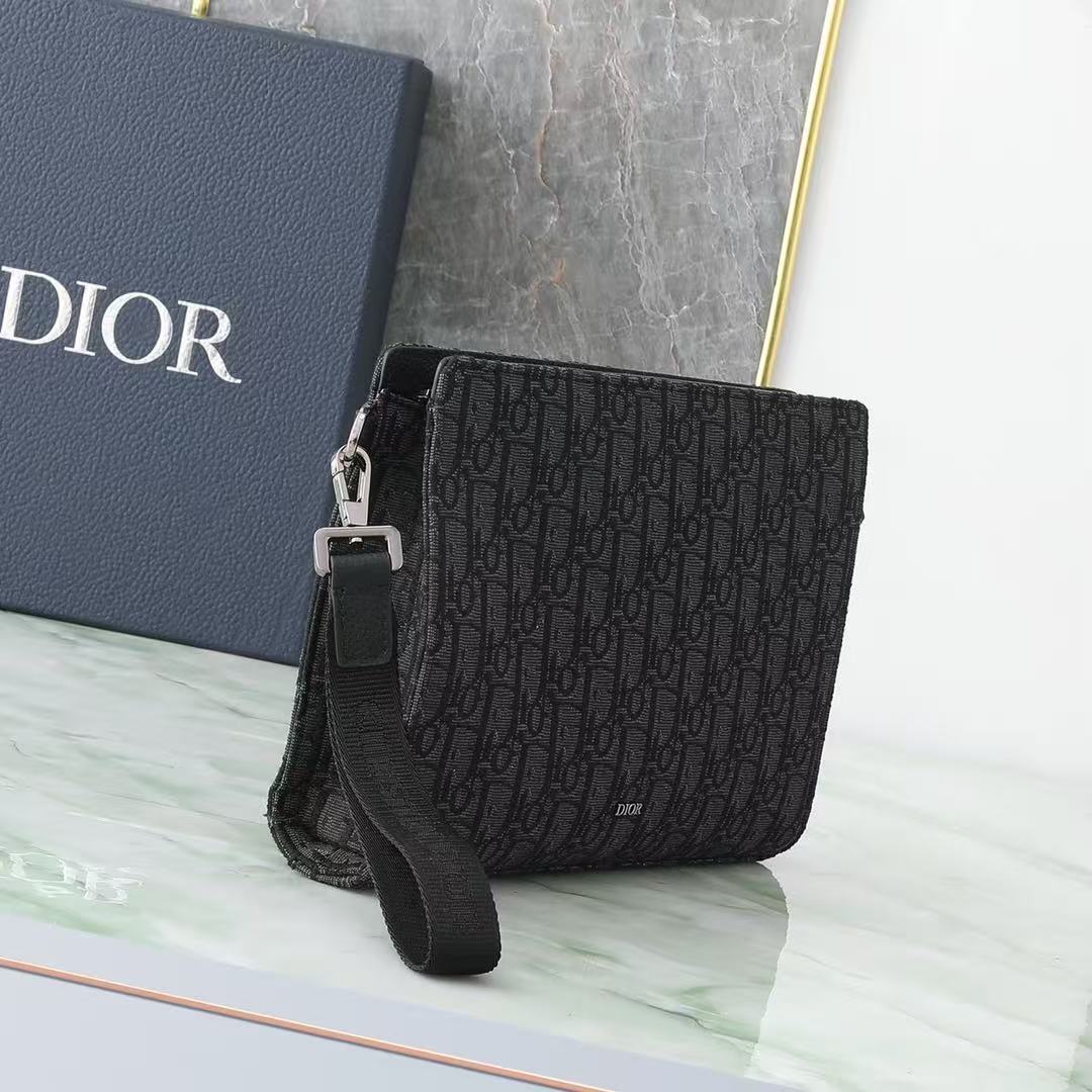 DIOR A5 Triangle Pouch（2ESCA483YKY_H03E）
