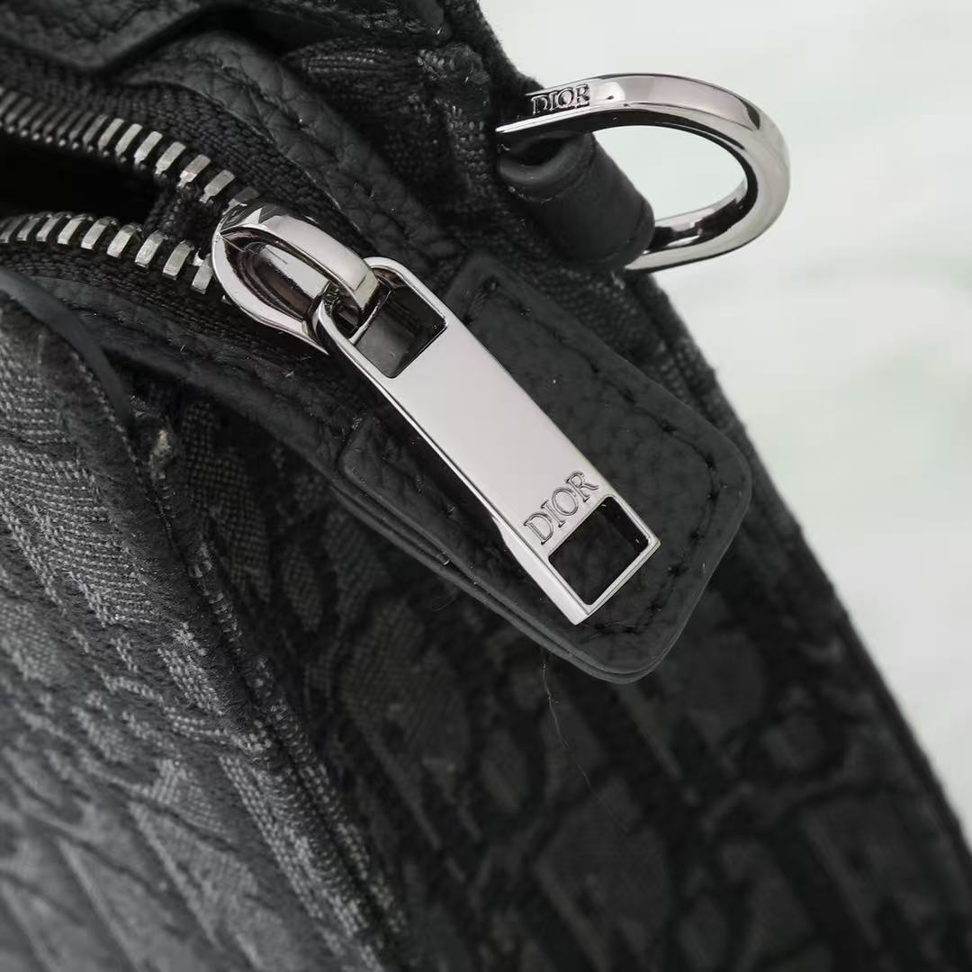 DIOR A5 Triangle Pouch（2ESCA483YKY_H03E）